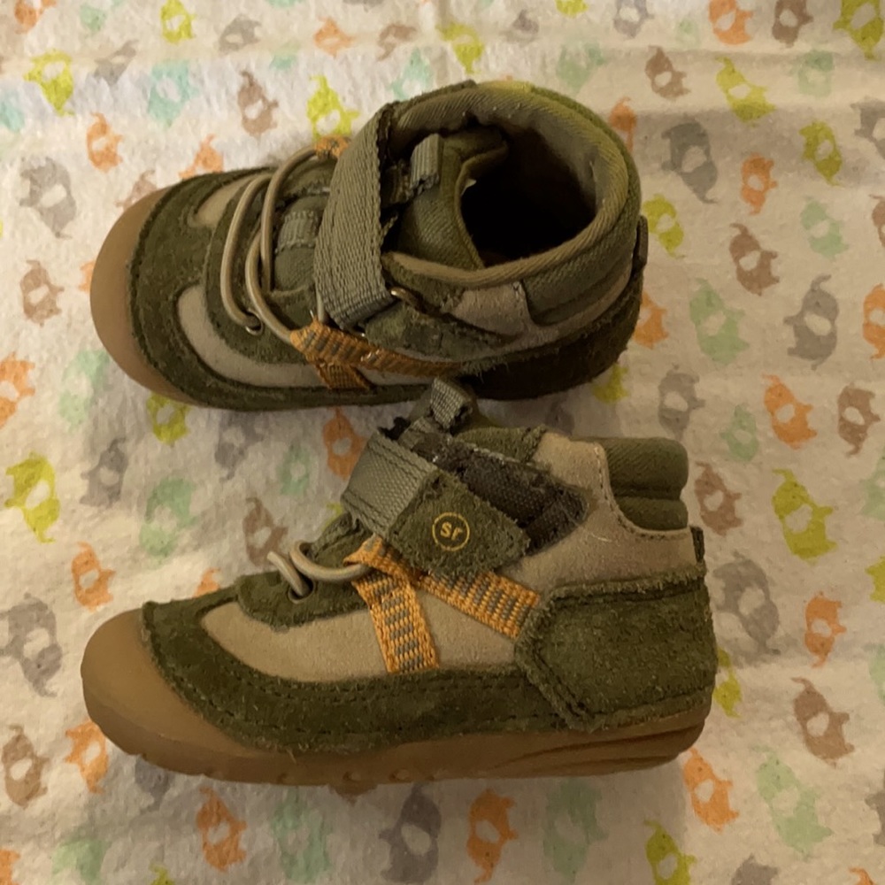 COPY - Stride Rite 4.5 green suede w/ velcro unisex NIB!